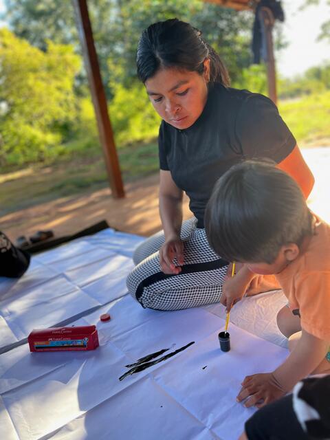 Madre Acompanando a su Hijo